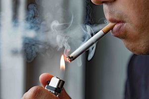 Hút thuốc lá nguy hại cho sức khỏe của bạn và người xung quanh